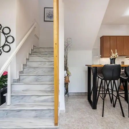Ruvelis Villa Fiolítis